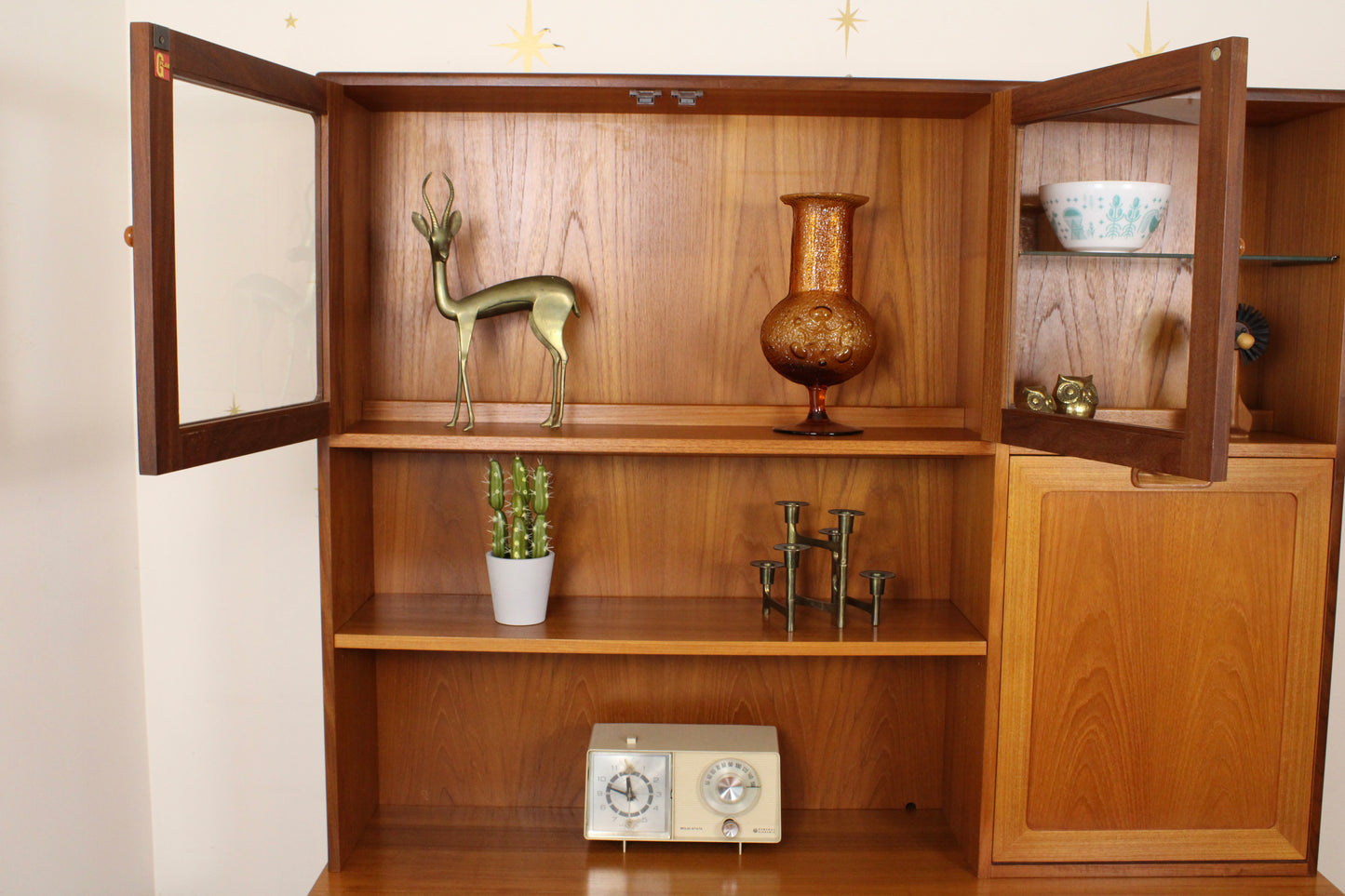 V.B. Wilkins - G Plan "Fresco" Teak Sideboard w/ Hutch
