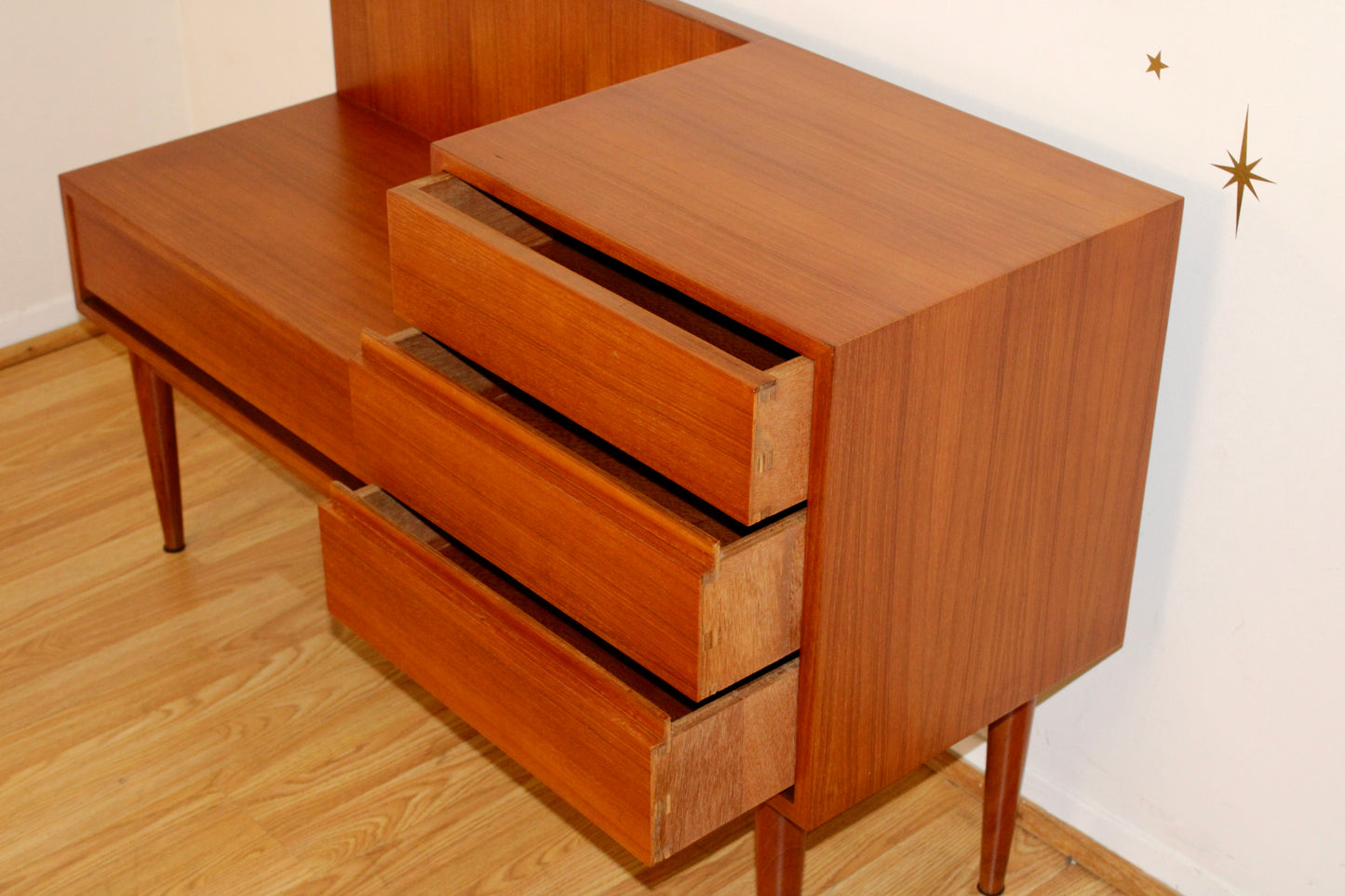 Vintage Teak Entryway/Gossip Bench