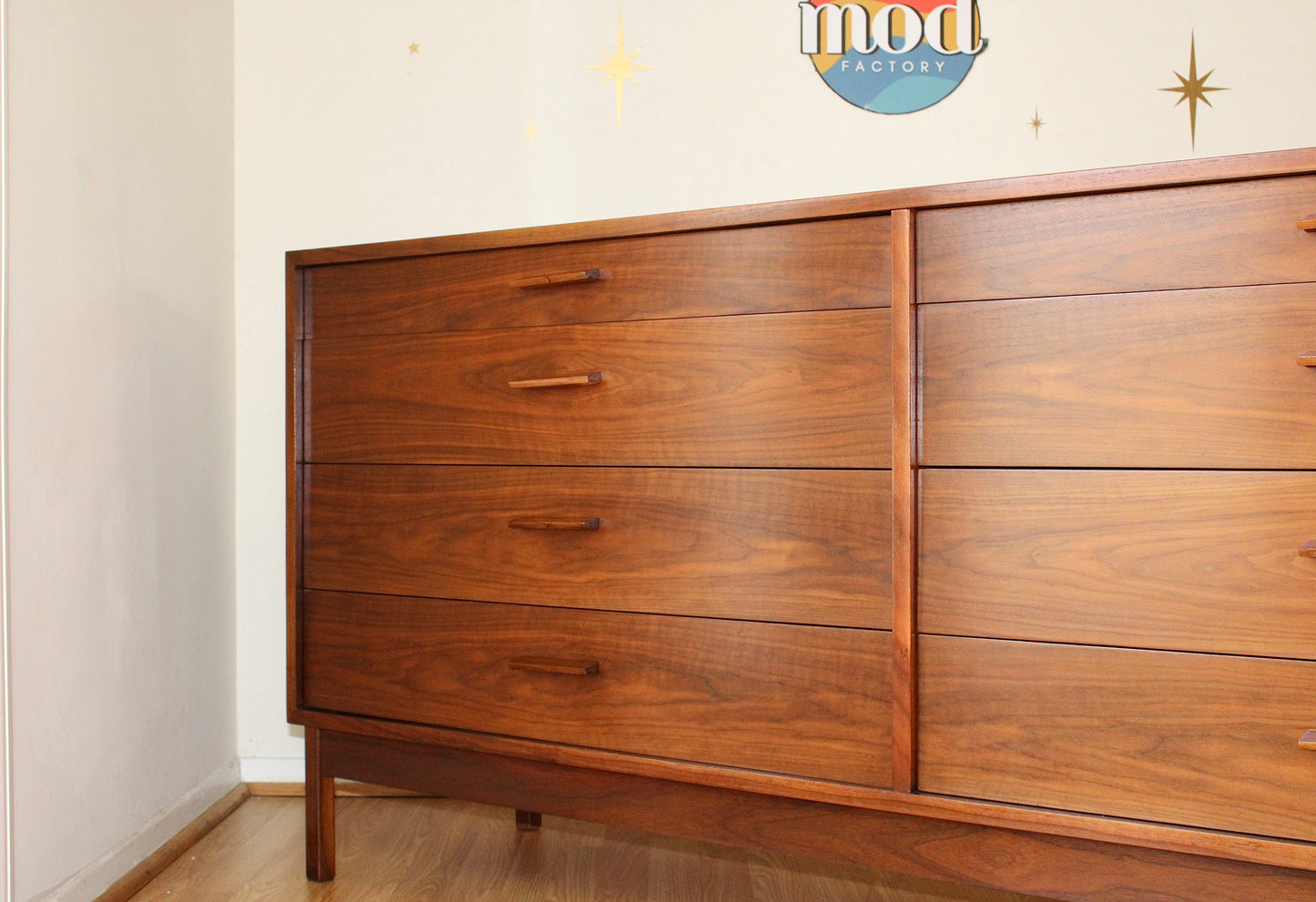 Richard Artschwager - Walnut 8 Drawer Double Dresser