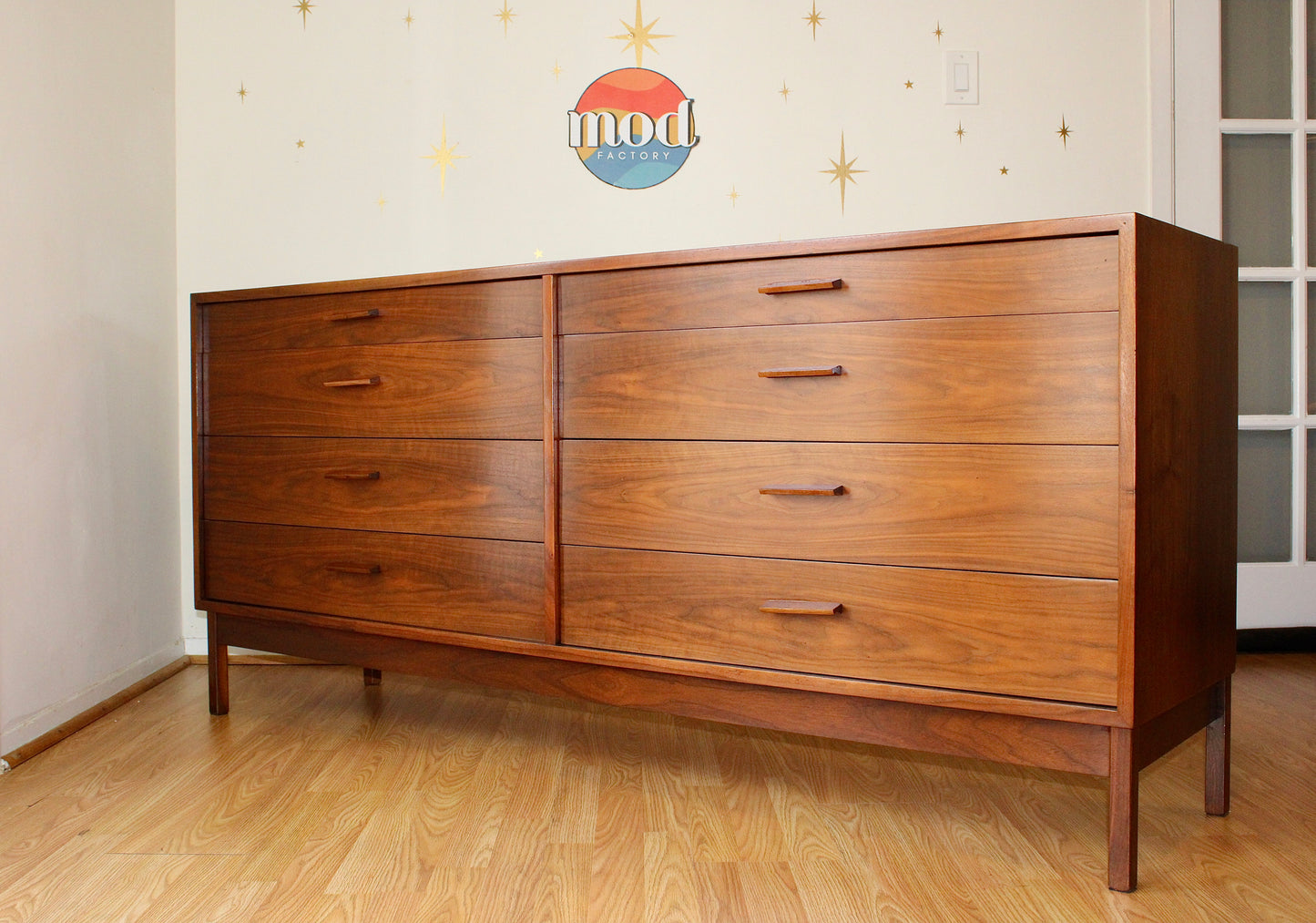 Richard Artschwager - Walnut 8 Drawer Double Dresser