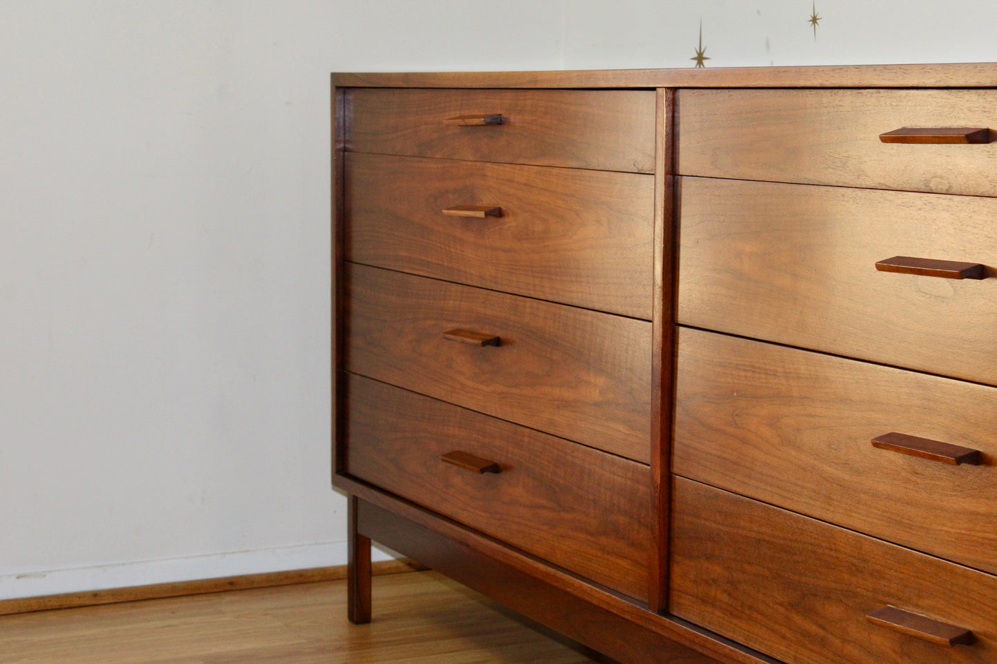 Richard Artschwager - Walnut 8 Drawer Double Dresser