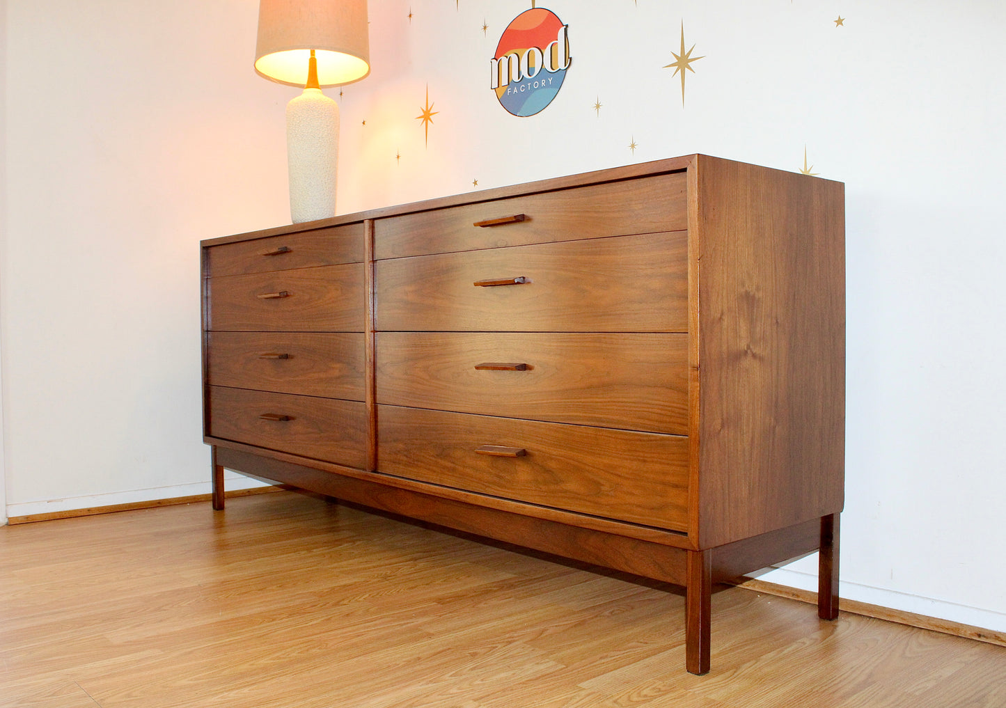 Richard Artschwager - Walnut 8 Drawer Double Dresser