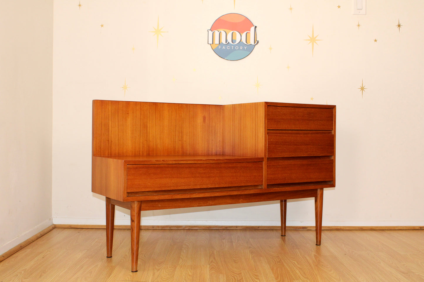 Vintage Teak Entryway/Gossip Bench