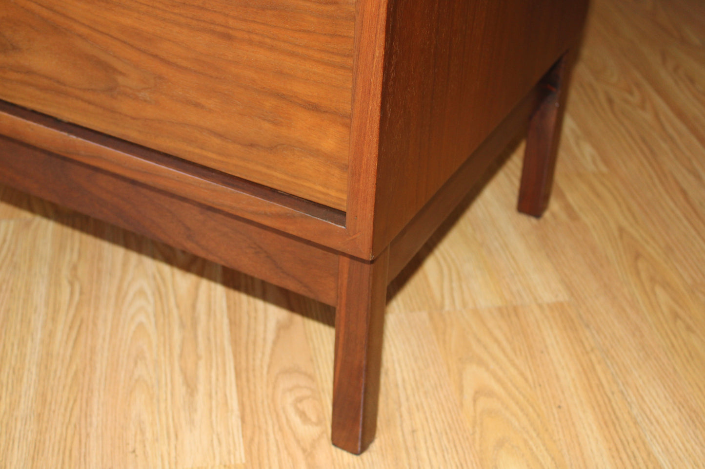Richard Artschwager - Walnut 8 Drawer Double Dresser