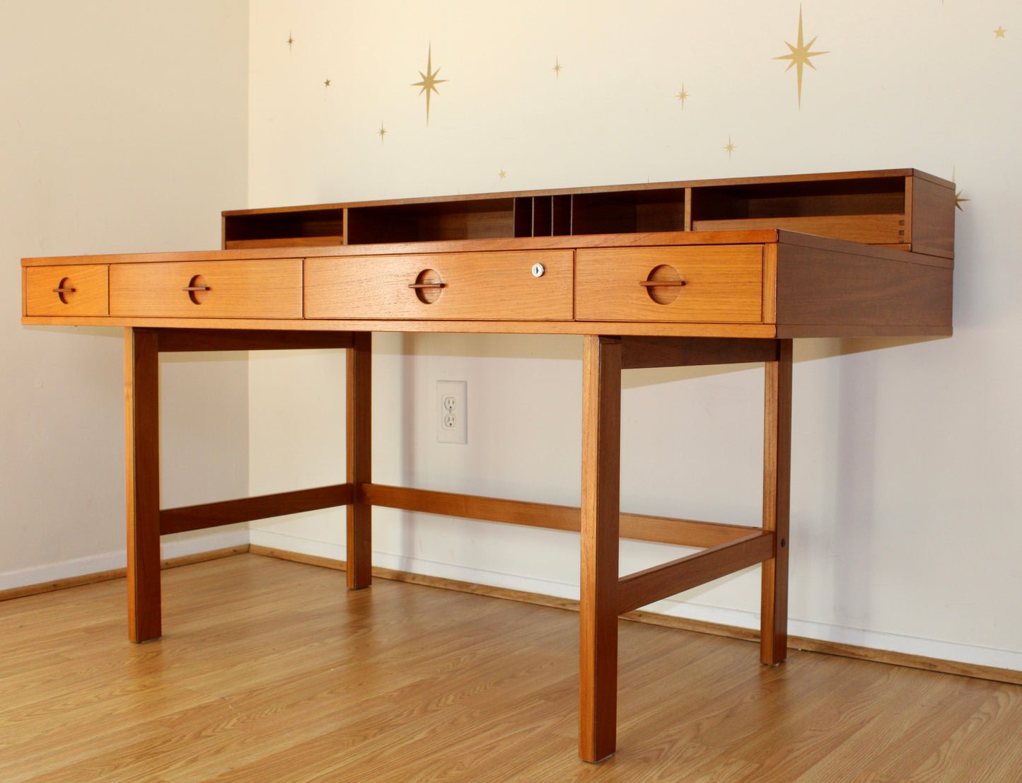 Peter Løvig Nielsen Teak Partners Desk