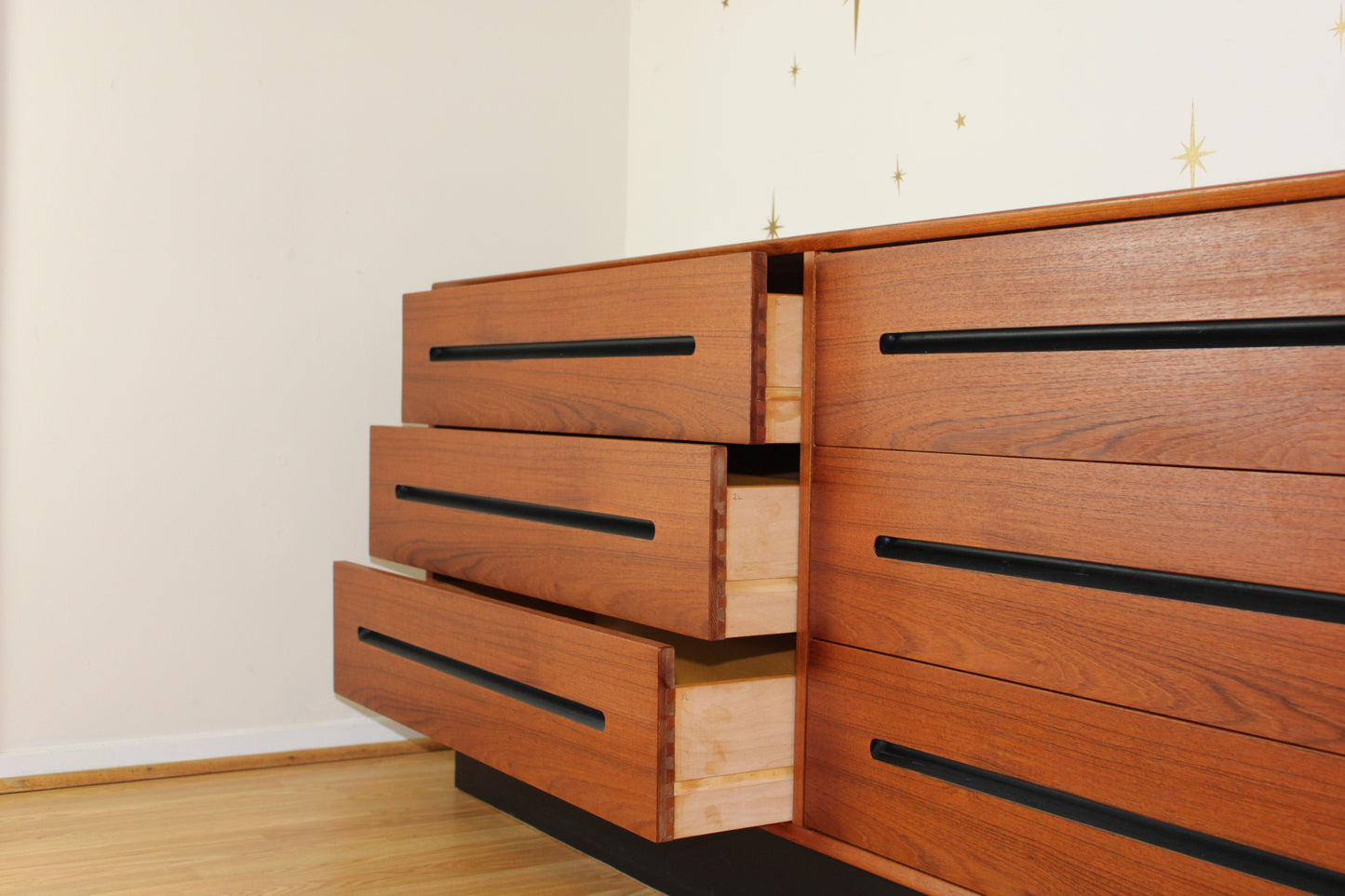 Westnofa Teak 6-Drawers Dresser