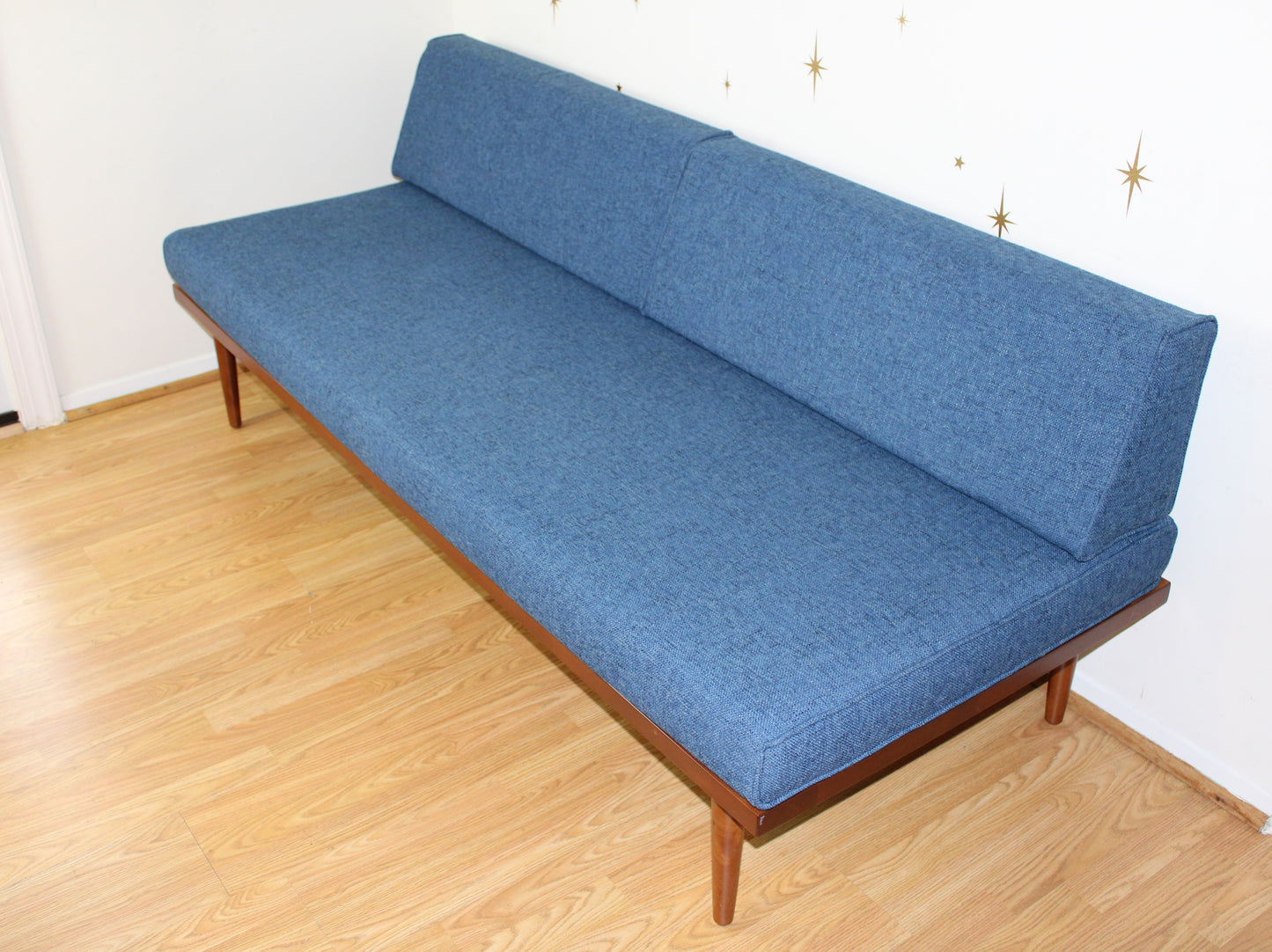 Casara Modern Classic Daybed