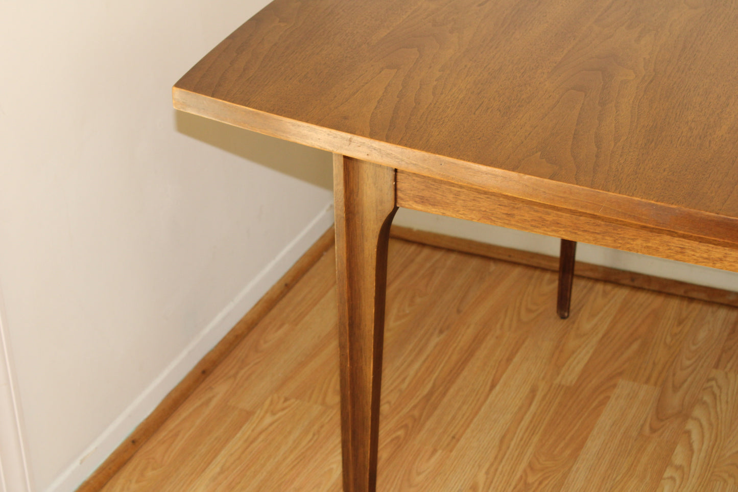 Broyhill Brasilia Dining Set