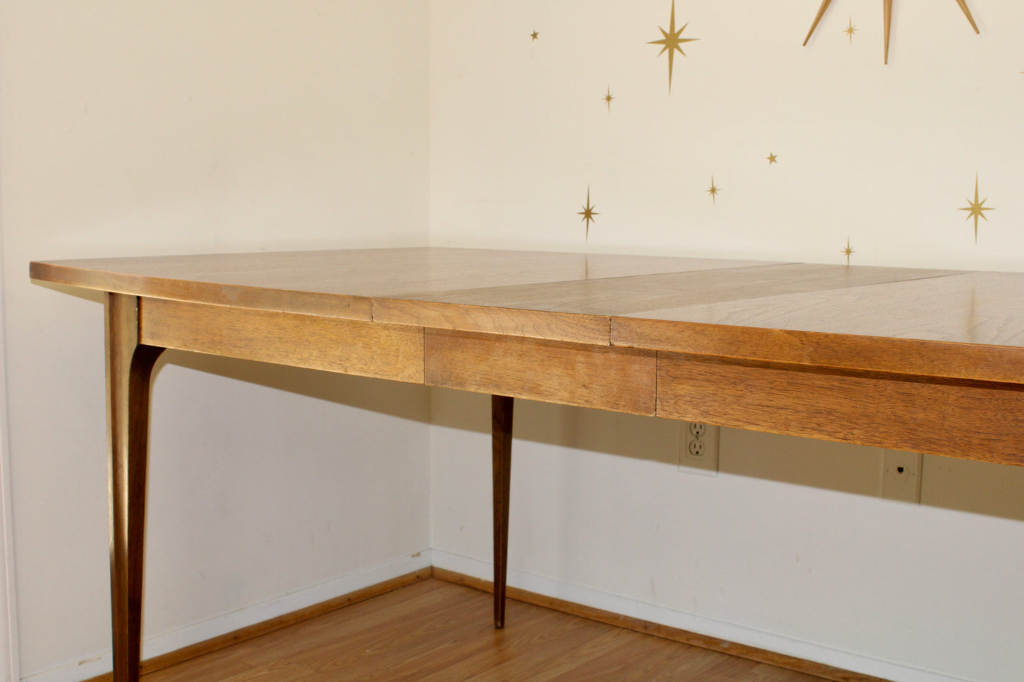 Broyhill Brasilia Dining Set