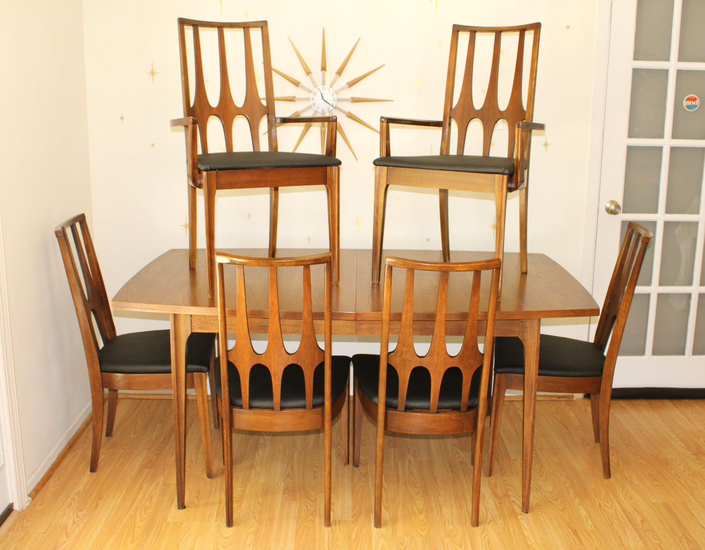 Broyhill Brasilia Dining Set