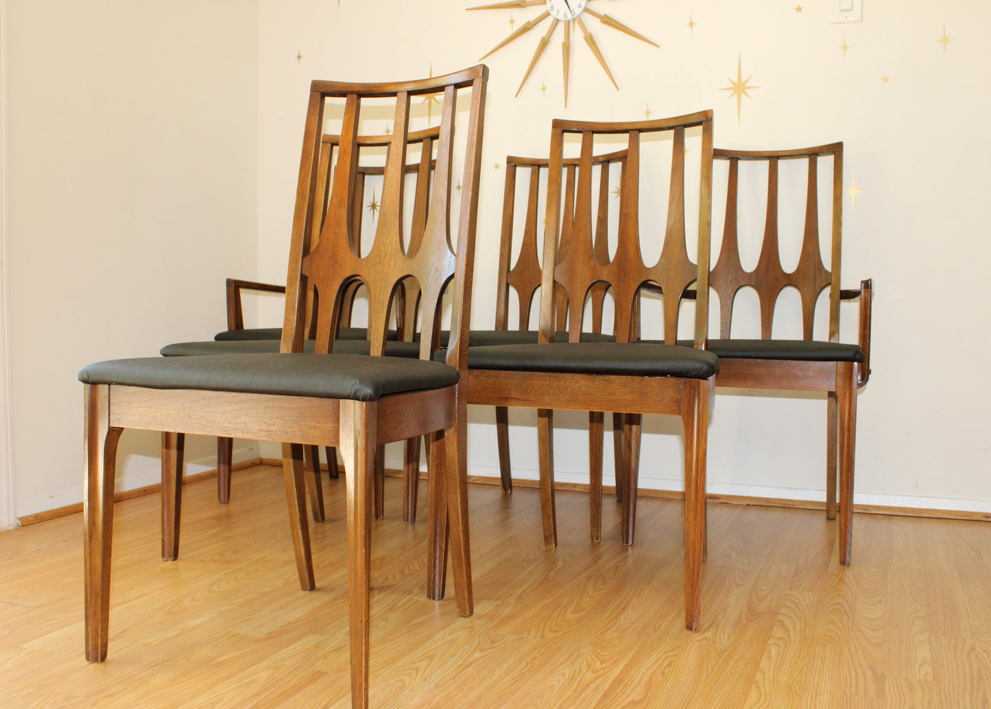 Broyhill Brasilia Dining Set