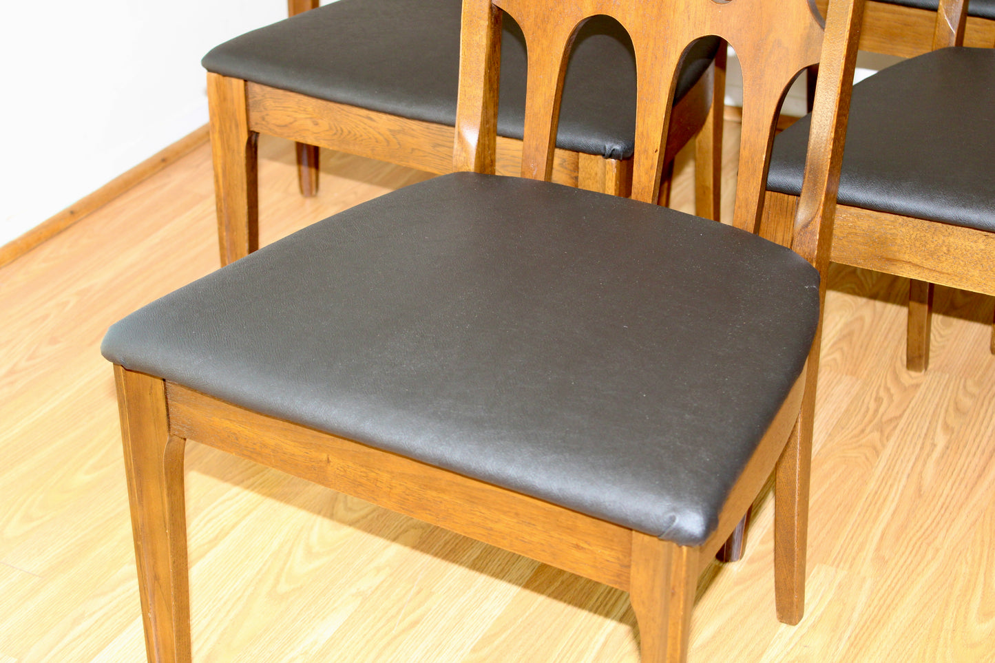 Broyhill Brasilia Dining Set