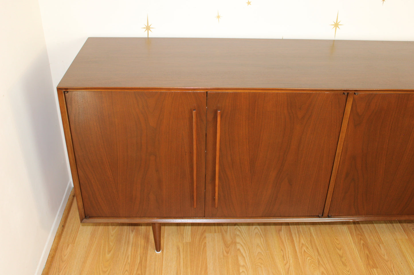 Mid-Century Modern 4-Door Walnut Credenza/Sideboard