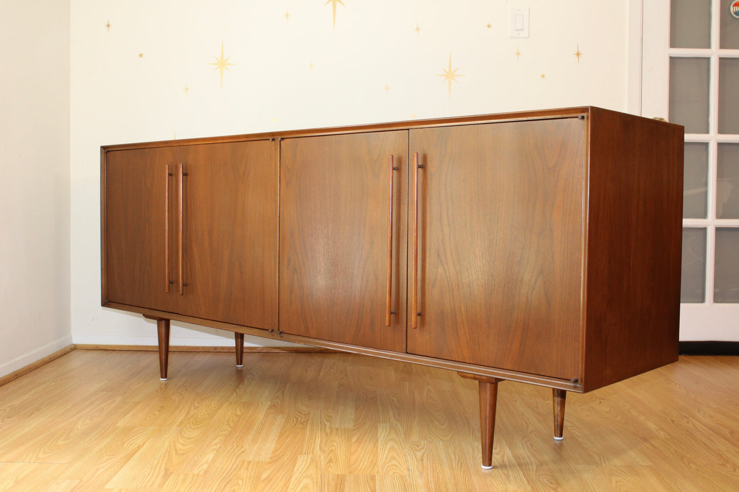 Mid-Century Modern 4-Door Walnut Credenza/Sideboard