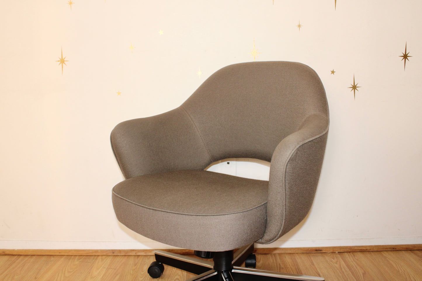 Eero Saarinen - Knoll Executive Armchair on Casters