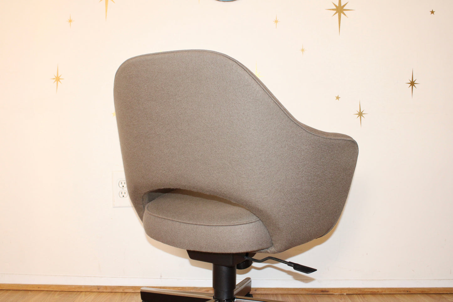 Eero Saarinen - Knoll Executive Armchair on Casters