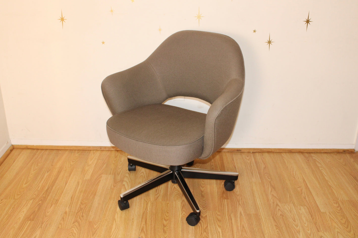 Eero Saarinen - Knoll Executive Armchair on Casters