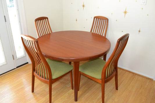 Danish Teak Round to Oval Dining Table V.V.Møbler, Spøttrup