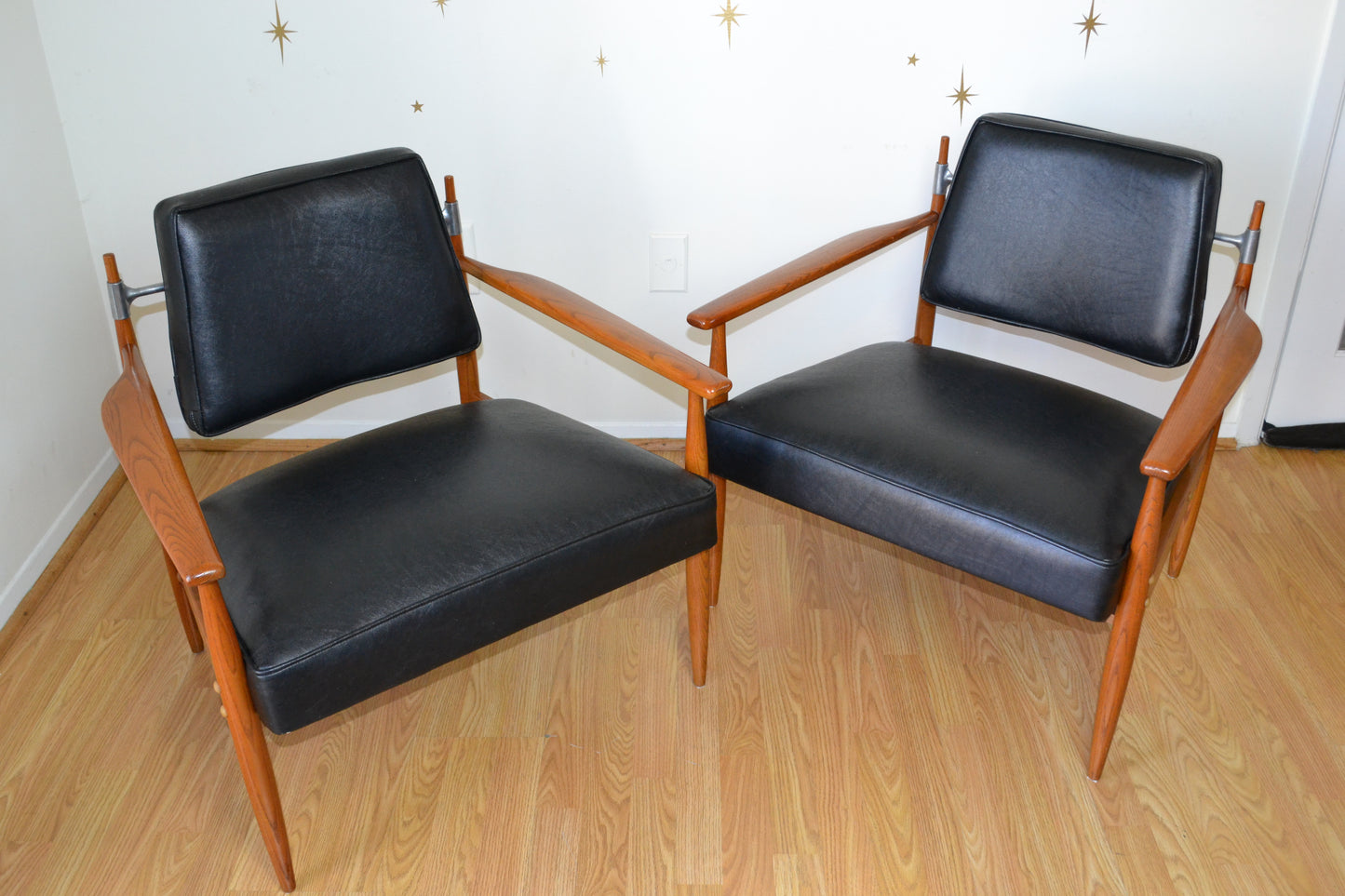 Pair of Mid-Century Lounge Chairs by Selrite